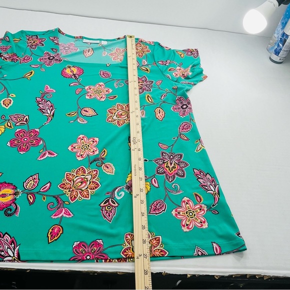 Susan Graver women’s floral top NWOT - Picture 10 of 14